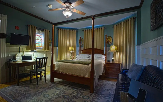 Ash Street Inn