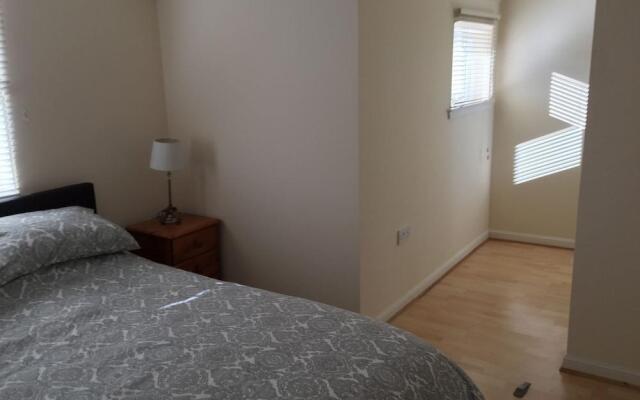 8 Varis Apartments