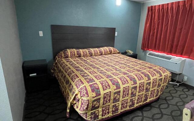 Super 7 Inn