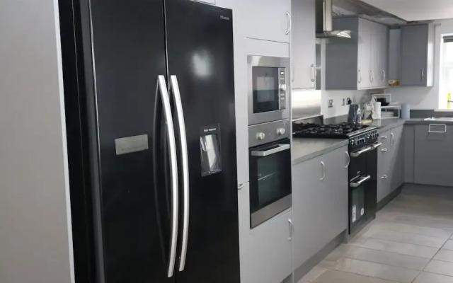 Tranent Bridge House - 6 Bedroom Retreat