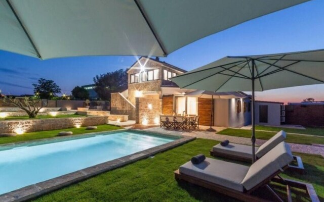 Magnificant 5 Stone Villa Royal
