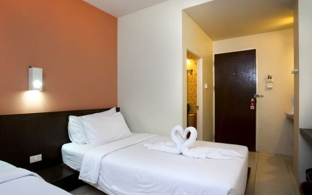 NIDA Rooms Talat Yot Night Market