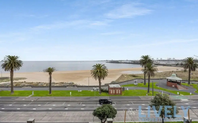 Beach Street Luxury 3 Bed With Beach Bay Views