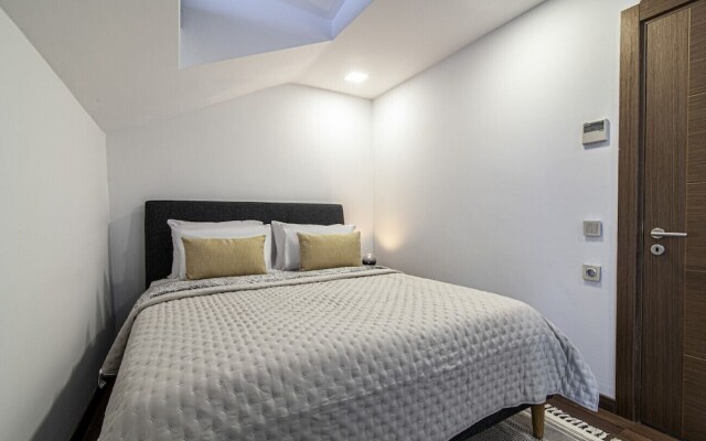 Sleek Residence Flat With Great Location in Sisli