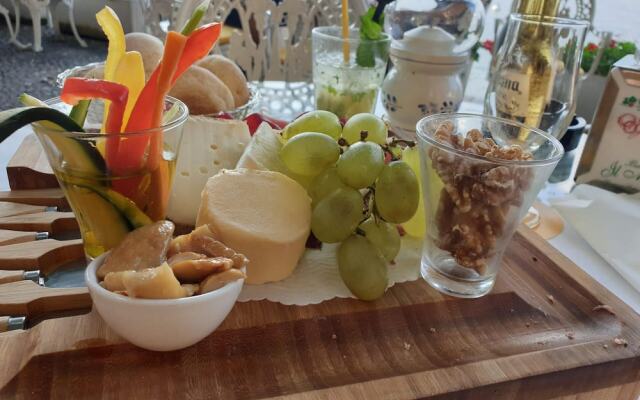 Captivating 2 Bedroom Apartment in Acquaseria