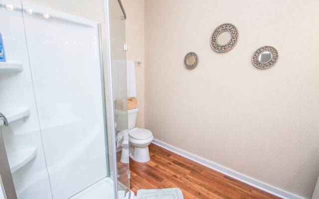 3BR/2BA Remodeled Apartment Near Downtown