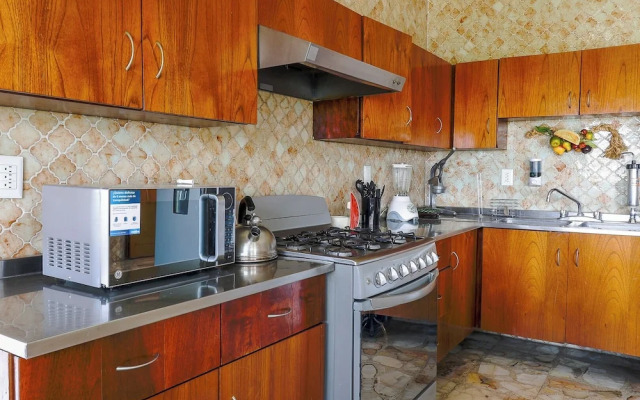 Spacious Cuernavaca House Pool Grill