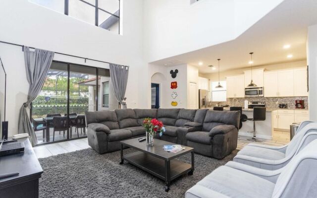 Spacious Home Near Disney Parks