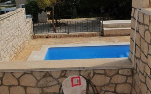 Mari - With Pool - A1