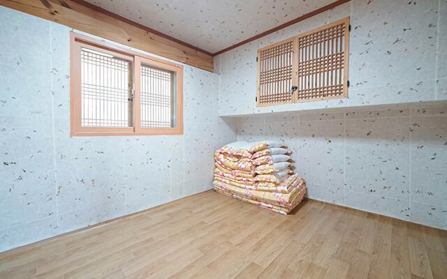 Hongchen Hanok Pine Scent Pension