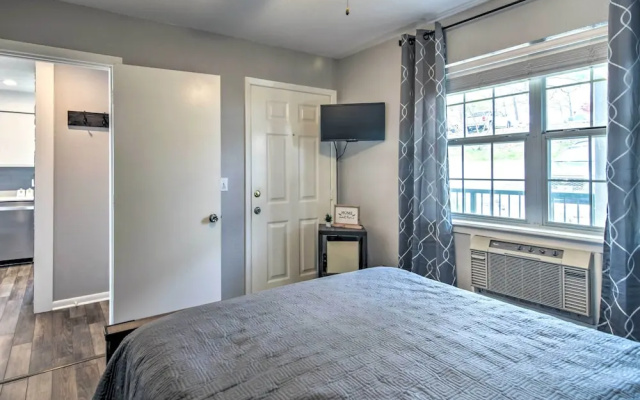 Branson Retreat w/ Balcony & 18-hole Golf Course!