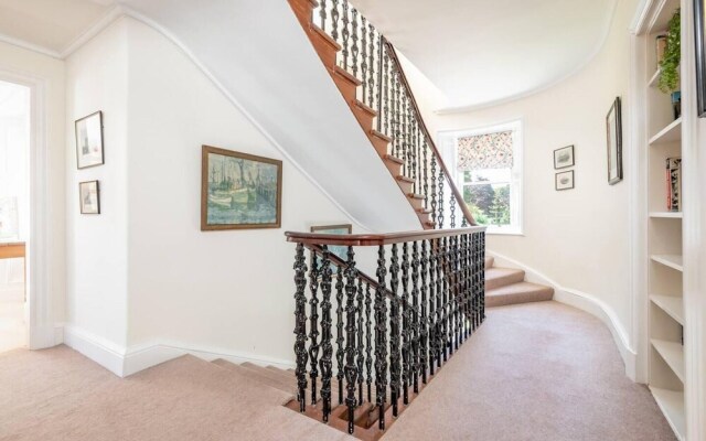 Charming 7-bed Estate House Near Gleneagles