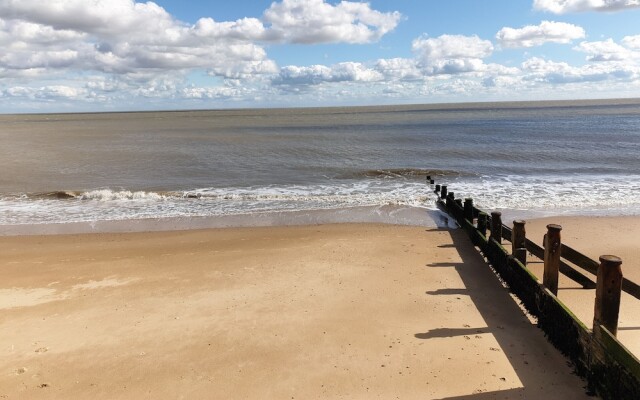 3-bed Caravan in Walton on the Naze