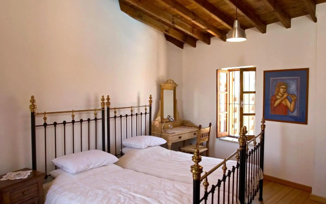 Porfyrios Country House