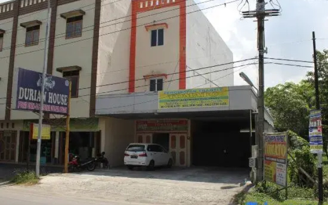 Penginapan Transit Tomato