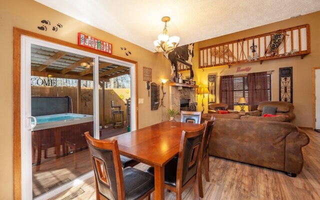 Bearfootin' 3 Bedroom Cabin by RedAwning