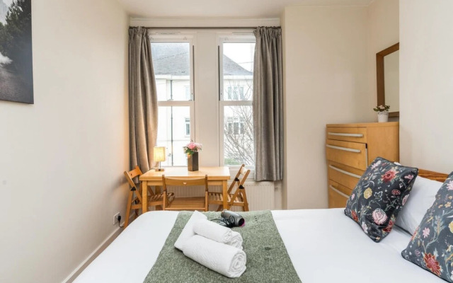 Spectacular 2BD Flat in Shepherds Bush