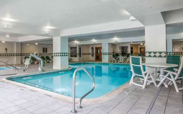 Comfort Inn & Suites Near Burke Mountain