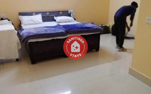 Pop 703286 Sarthak Hotel