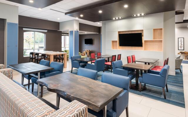 Holiday Inn Express & Suites Milton by IHG