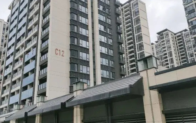 Interesting Hip-Hop Theme Apartment