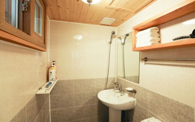 Jeonju Hanok Sukbak Cheheomgwan Pension