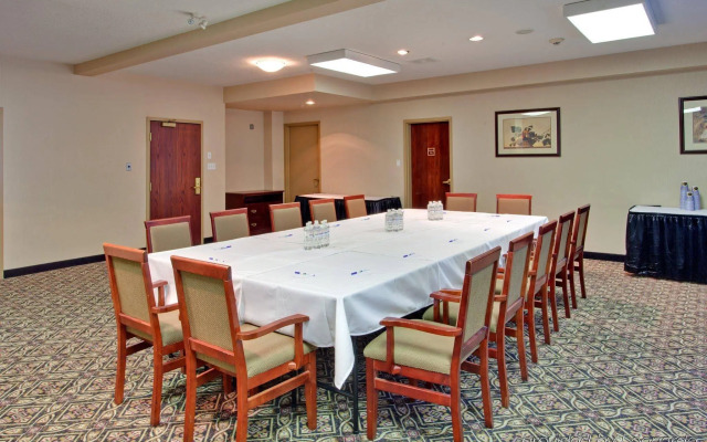 Holiday Inn Express Hotel & Suites Calgary S-Macleod Trail S by IHG