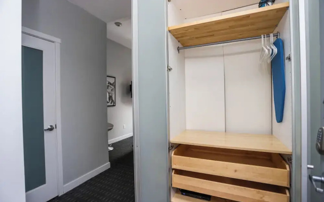 Maverick Suites at 245 Newbury St