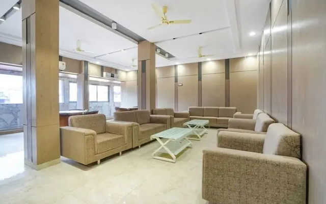 Fabhotel Rahul Palace