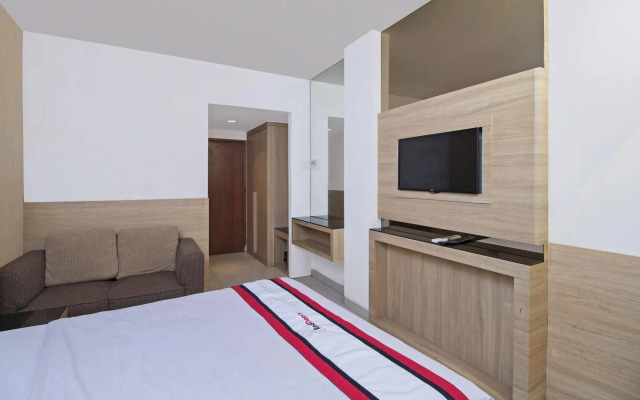 RedDoorz near Hayam Wuruk Plaza