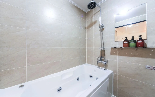 The Lux Tourism Hotel Geoje