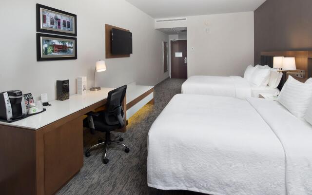 Holiday Inn Hotel & Suites Montreal Centre-ville Ouest, an IHG Hotel