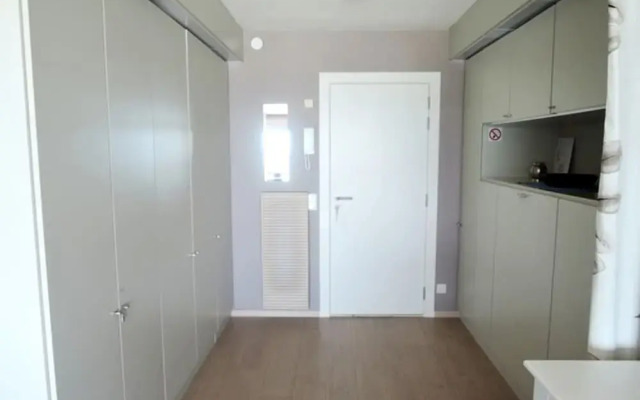 Spacious Apartment by the sea