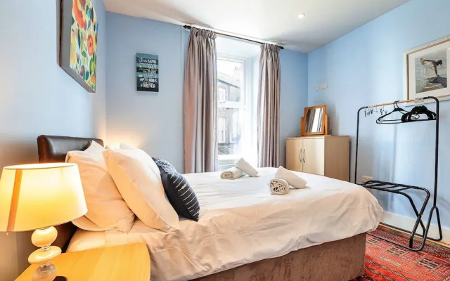 Apartment in Beaumaris With Sea Views