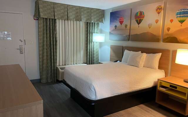 Days Inn & Suites by Wyndham Albuquerque North