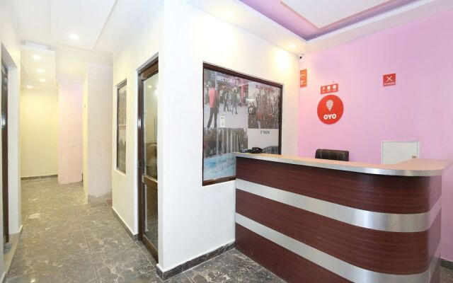 OYO 13119 Hotel Skydeep