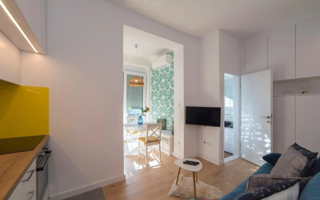 Green Leaf Apartment