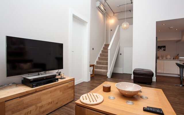 Contemporary 3 Bedroom Apartment In Battersea