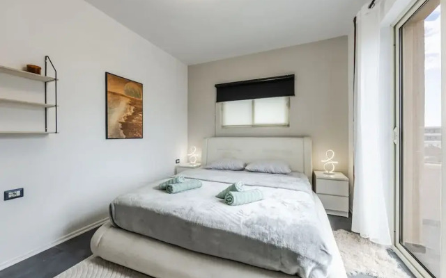 Modern Apartment With Scenic Views Earthy Vibes