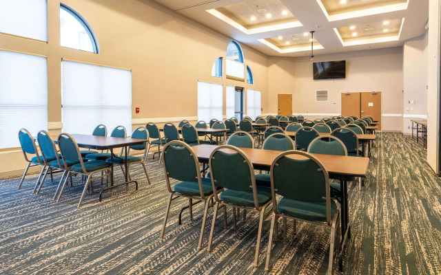 AmericInn by Wyndham Valley City - Conference Center