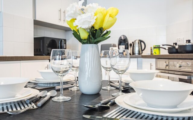 Central London 2 Bed Riverside