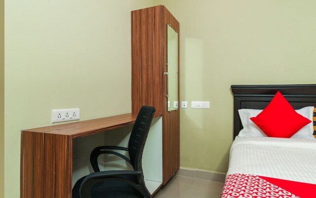 OYO 27902 Center Point The Hotel