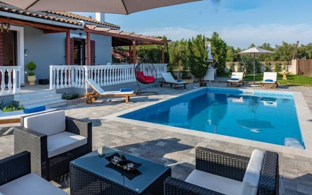 Villa Rose With Private Pool