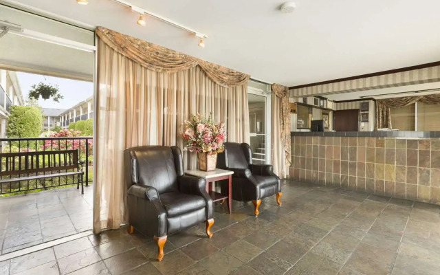 Days Inn - Vancouver Metro