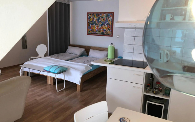 Studio Ochsenfurt mit sonnigem Balkon