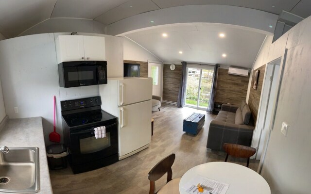 Harrison Lake Cottages
