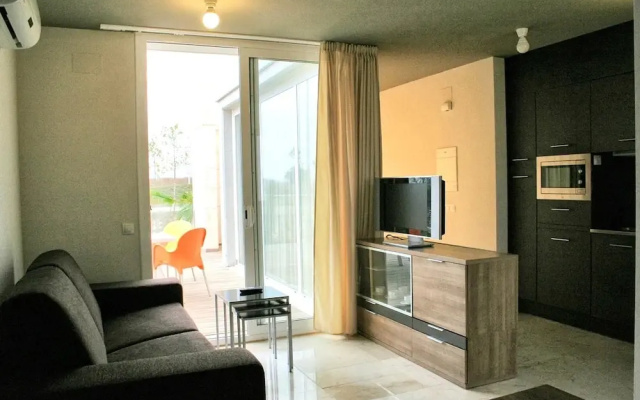 La Escala Apartment Near Beach for 3