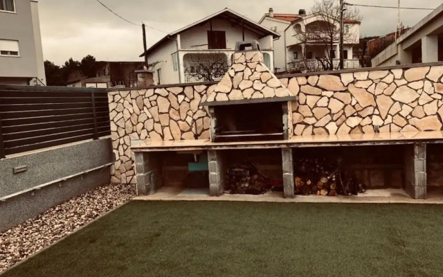 Valentino - With Pool - H