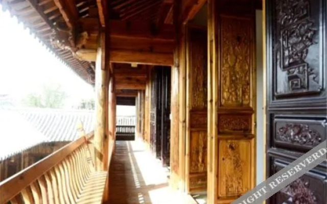 Jianshui Yanqitang Private Courtyard Inn (Jianshui Ancient City Small Train Store)
