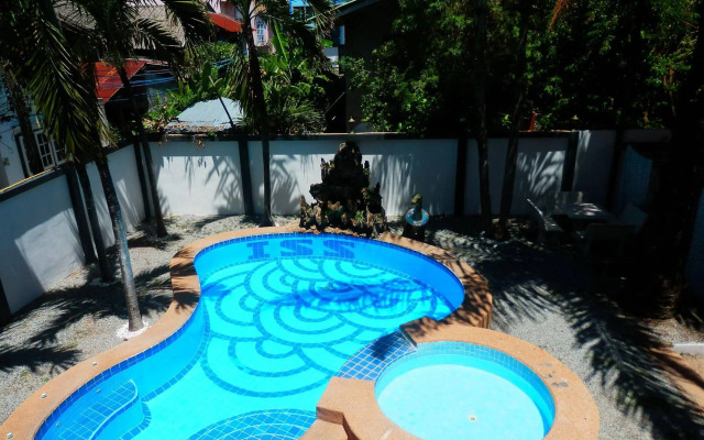 Evelyn Residence